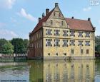 O Castelo de Hülshoff perto da cidade de Münster, Alemanha