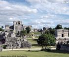 Ruínas maias de Tulum situam-se numa falésia com vista para o mar das Caraíbas, no México, foi um importante centro de culto