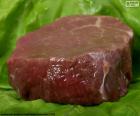 Um corte de carne de bovino, carne vermelha. Um bife de filé