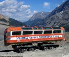 Um ônibus de neve é um veículo de transporte de passageiros especializado projetado para operar em neve ou gelo, Campo de gelo Columbia