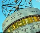 O relógio mundial ou World Clock é um relógio grande, localizado no Alexanderplatz, Berlim, Alemanha