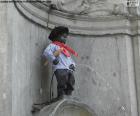 A estátua do Manneken Pis é uma estátua de bronze de 65,5 cm, localizado no centro histórico de Bruxelas, Bélgica. Retrata um menino nu urinando