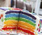 Um delicioso bolo de aniversário cores