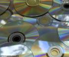 O disco compacto "CD" é um disco óptico usado para armazenar dados em formato digital