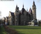 O Castelo de moszna é um castelo histórico localizado em uma pequena aldeia de Moszna, na Polônia