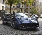 O Pagani Huayra é um super carro esportivo produzido pela empresa de automóveis italiana Pagani