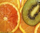 Uma deliciosa combinação de frutas laranja e kiwi