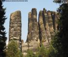 Os Affensteine são uma longa cadeia de rochas profundamente fissuras nas Montanhas Elbe Sandstone que estão localizadas a leste de Bad Schandau, na região alemã da Suíça Saxã