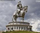 A grande estátua equestre de Genghis Khan, a maior estátua equestre do mundo e imperdível na Mongólia