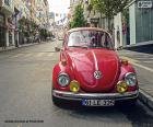 Um belo Volkswagen Fusca vermelho