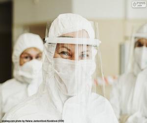 Puzle Sanitária em traje de proteção