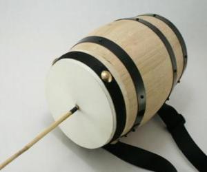 Puzle Sarronca ou cuica, instrumento de percussão típico no Natal