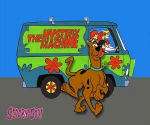 Puzle Scooby Doo orgulhoso na frente do clássico furgão hippy Volkswagen Combi