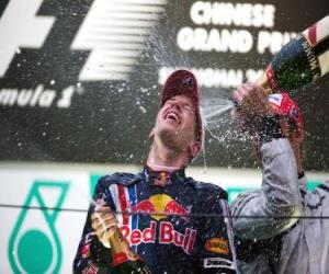 Puzle Sebastian Vettel no pódium