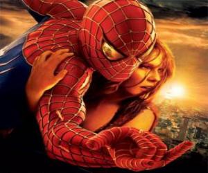 Puzle Spiderman com uma garota nos braços pendurados de uma teia de aranha pelo céu da cidade