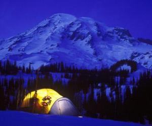 Puzle Tenda nas montanhas para os feriados