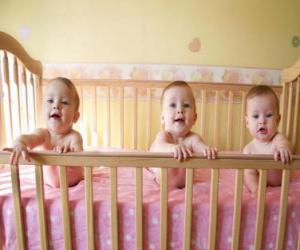 Puzle Três bebês em um presépio