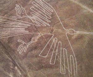 Puzle Vista aérea das figuras, uma ave, que faz parte das Linhas de Nazca, no deserto de Nazca, no Peru