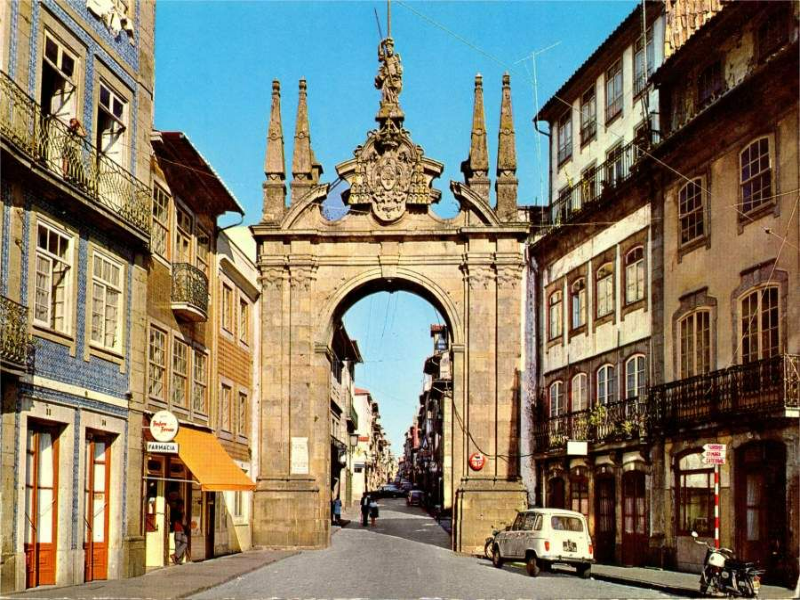  Arco Porta Nova - Encontra-se classificada como Monumento Nacional desde 1910. puzzle